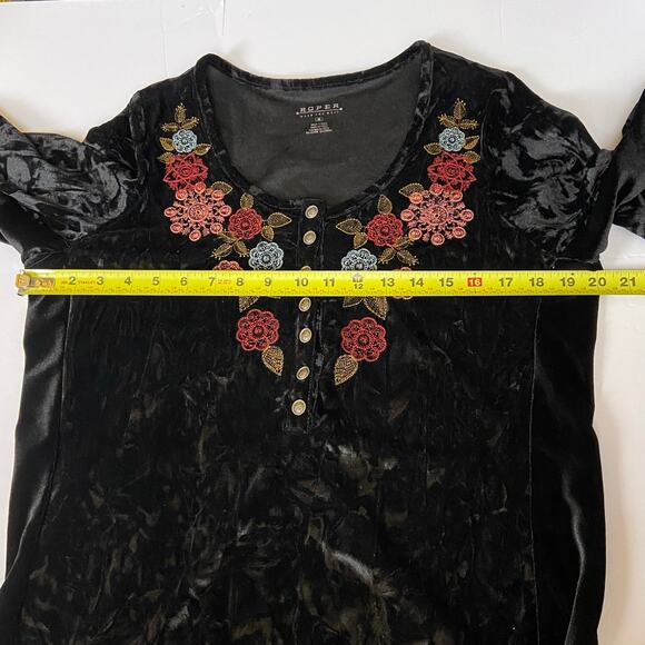 Fairycore Whimsigoth Witchy Black Floral Embroidered Velvet Top Size Medium - Picture 8 of 9